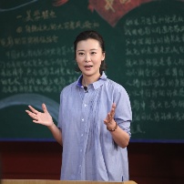 柯蓝现身《电影新青年》 麻辣主播变身亲切导师
