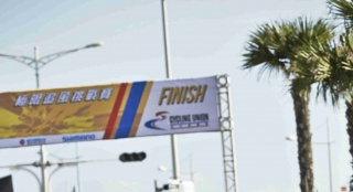 《破风》曝光新剧照 彭于晏扛车冲线身材完美