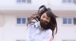 张凯丽18岁女儿近照曝光 网友：阳光活泼大长腿