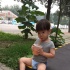 嗯哼穿小短裤坐路边喝饮料 杜江：美不美看大腿