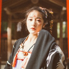 成年了！徐嬌曬舊照慶18歲生日 穿漢服化媚娘妝