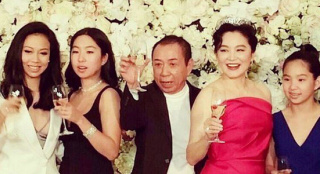 林青霞仨女兒近照曝光 網(wǎng)友嘆無(wú)人繼承女神美貌