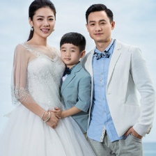 楊威夫婦拍浪漫婚紗寫真 呆萌楊陽(yáng)洋隨行搶鏡