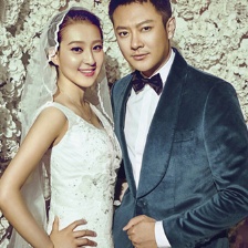印小天曝復古婚紗寫真 跪地求愛嬌妻唯美甜蜜
