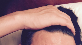 陆毅眼部受伤晒照疤痕明显 求助网友寻消肿法