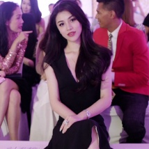 刘翔前妻葛天离婚后越变越美 长发披肩美腿抢镜
