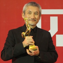 《智取威虎山》获最佳导演奖 徐克后台分享喜悦