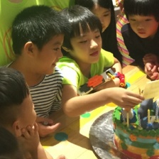 吴镇宇为费曼办7岁生日会 邀请小伙伴们同庆生