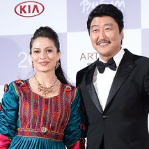 開幕式主持人宋康昊、Marina Golbahari攜手亮相
