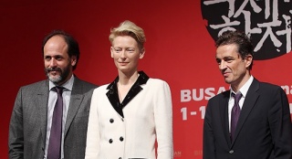 《假日惊情》展映 蒂尔达·斯文顿谈奉俊昊导演