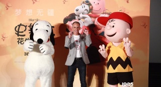 《史努比》主創(chuàng)來京曝片段 導(dǎo)演現(xiàn)場(chǎng)秀毛筆手繪