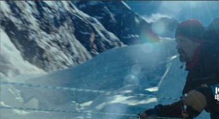 《绝命海拔》首曝片段 布洛林险坠冰崖绝地求生