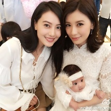 賈靜雯修杰楷為女兒辦滿月派對(duì) 高圓圓現(xiàn)身道賀