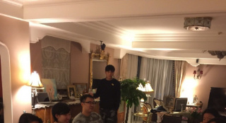 伊能靜曬家宴豪宅曝光 吃螃蟹不吃腿被猜已懷孕