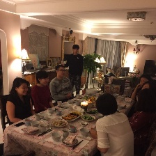 伊能靜曬家宴豪宅曝光 吃螃蟹不吃腿被猜已懷孕