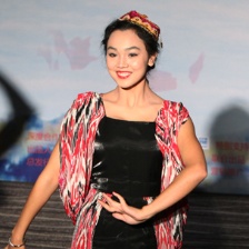 《我的處女地》首映 五朵金花秀新疆舞婀娜多姿