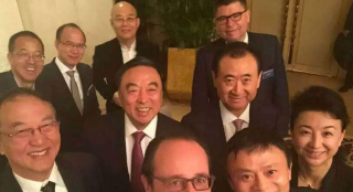 王健林馬云等富商自拍合影 網(wǎng)友：照片值一萬億