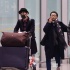 何炅与王菁结束日本蜜游 深夜回京故意分开走