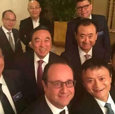 王健林馬云等富商自拍合影 網(wǎng)友：照片值一萬億