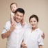 何潔挺孕肚拍全家福 網(wǎng)友猜二胎性別：是妹妹吧