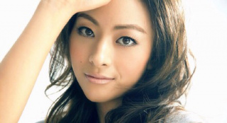 溫兆倫深夜曬妻子美照告白:謝謝你給我完整的家