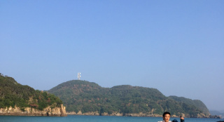 畫風(fēng)突變 陸毅帶兩女兒出游自嗨秒變“男神經(jīng)”