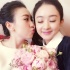 赵丽颖参加表妹婚礼获捧花 与新娘合影卖萌获赞