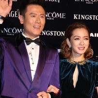 金马主持人亮相 杨千霈露性感背杨达敬帅气逼人