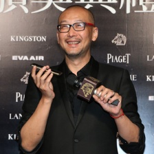馮小剛榮獲金馬影帝 導(dǎo)演管虎后臺致電傳喜訊