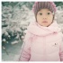 李小璐與甜馨雪天堆雪人 母女打扮時髦稱閨蜜