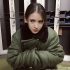 王思聪前女友张予曦晒穿军大衣照 表情呆萌可爱