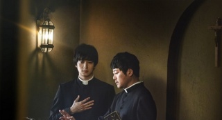 《黑司祭們》破450萬人 特別版海報(bào)展現(xiàn)驅(qū)魔儀式
