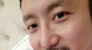涂松巖曬與寶貝兒子合影 自曝哄睡新技能：裸趴