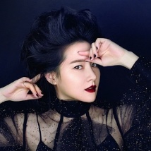 女神李英爱复古时尚写真 美艳衣裙显优雅妩媚