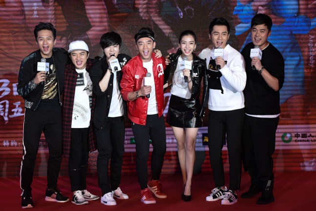 郑恺被鹿晗撕名牌发飙 兄弟情是 真 还是 秀 - 娱