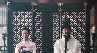 《桃李花歌》韓國(guó)熱映 名場(chǎng)面海報(bào)曝光吸引眼球