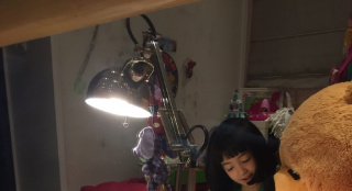 夏克立曬小公主夏天短發(fā)照 明媚笑臉始終如初見(jiàn)