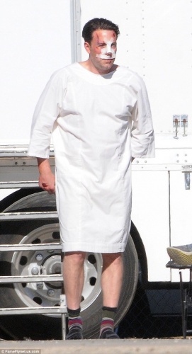 《夜色人生》洛杉矶热拍 小本鼻青脸肿似 被揍