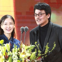 优秀故事片二等奖开奖 导演孙周、李玉惊喜登台