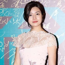 陳妍希滕華濤亮相紅毯 蝴蝶美裙驚艷小秀乳溝