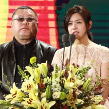 蘿莉陳妍希配大叔高群書 為優(yōu)秀女演員獎開獎