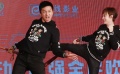 12月22日快讯：陈思诚与影迷欢乐互动 邓超玩捆绑