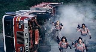 女版《捉鬼敢死隊》曝新劇照 街頭大戰(zhàn)火辣上演