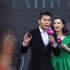 攜李晨情侶檔現(xiàn)身?yè)平?范冰冰遭男主持調(diào)戲摸臉