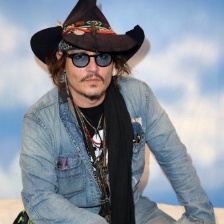 约翰尼·德普现身格莱美奖礼品厅 牛仔造型狂野