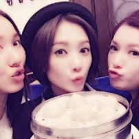 钟嘉欣27日将大婚 胡杏儿送祝福好姐妹晒新娘照