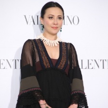 劉嘉玲出席活動談謝霆鋒求婚王菲 張鈞甯顯優(yōu)雅