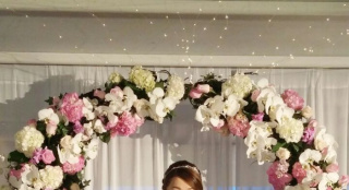 鐘嘉欣西式婚紗照女神范十足 伴娘團合照斗艷
