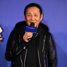 徐克陈道明出席上影发布会 黄奕玩手机心不在焉
