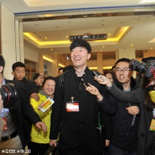 全國政協(xié)委員姚明、劉翔報到 大批記者追隨采訪